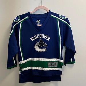Kids small size 6/7 Canucks jersey